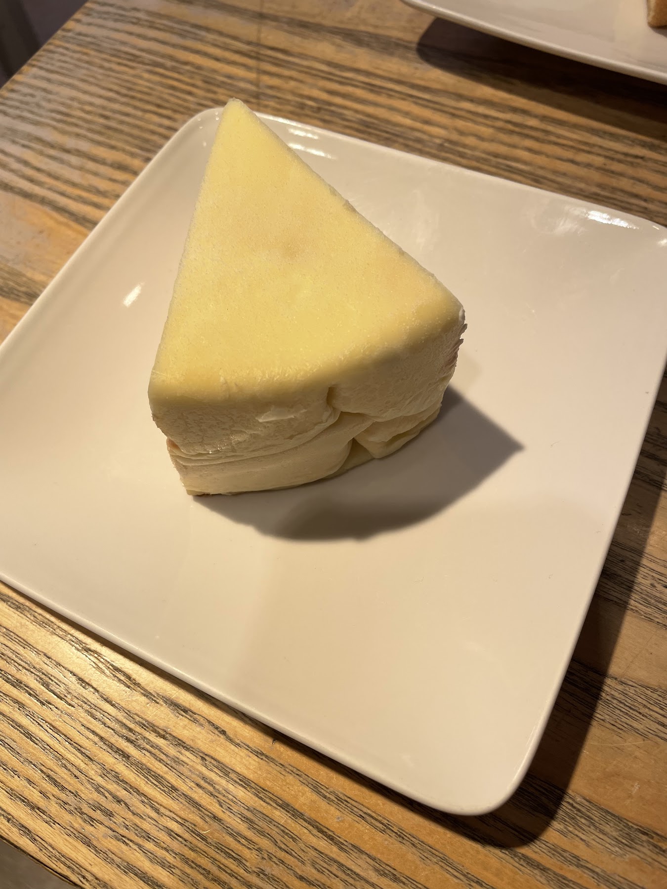 PINÈDE 彼內朵忠孝店烤起司蛋糕切片